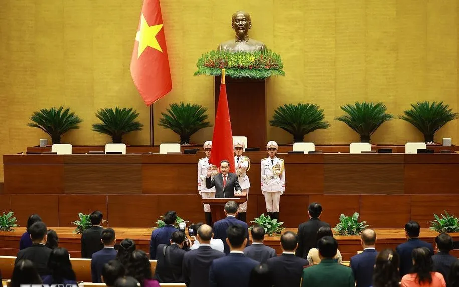 Chủ tịch Quốc hội khóa XVI Trần Thanh Mẫn tuyên thệ nhậm chức. 