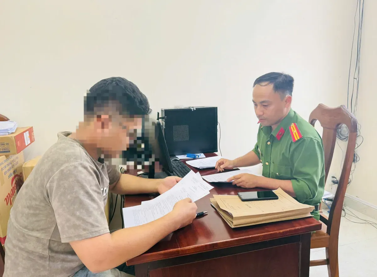 Phạt 22,5 triệu đồng nhóm thanh niên dùng AI dựng tin giả, xúc phạm uy tín quân đội- Ảnh 1. Phạt 22,5 triệu đồng nhóm thanh niên dùng AI dựng tin giả, xúc phạm uy tín quân đội- Ảnh 1.