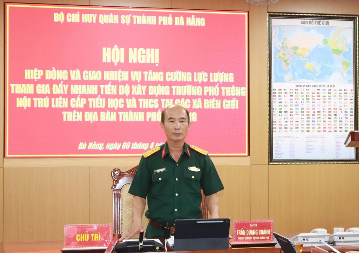 Gần 250 c&aacute;n bộ, chiến sĩ hỗ trợ x&acirc;y dựng trường nội tr&uacute; tại c&aacute;c x&atilde; bi&ecirc;n giới Đ&agrave; Nẵng - Ảnh 1.