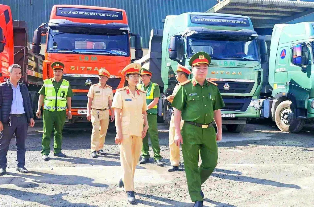 Lâm Đồng mở đợt cao điểm kiểm tra gần 1.300 phương tiện vận tải - Ảnh 2.