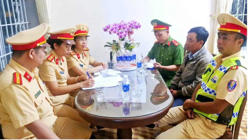 Lâm Đồng mở đợt cao điểm kiểm tra gần 1.300 phương tiện vận tải - Ảnh 3.