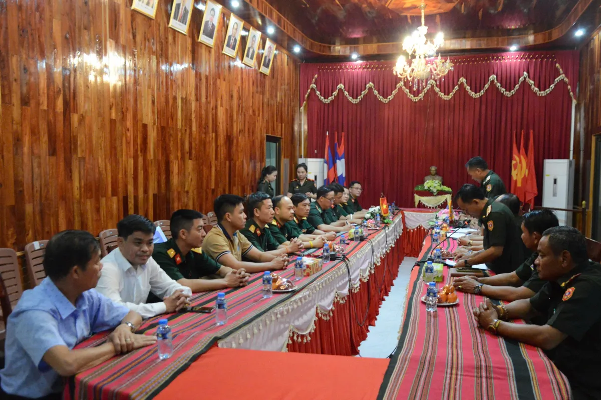 Thắt chặt tình hữu nghị Việt - Lào từ những hành động sẻ chia - Ảnh 1.