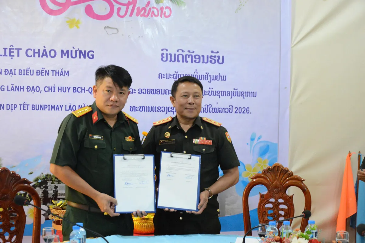 Thắt chặt tình hữu nghị Việt - Lào từ những hành động sẻ chia - Ảnh 2.