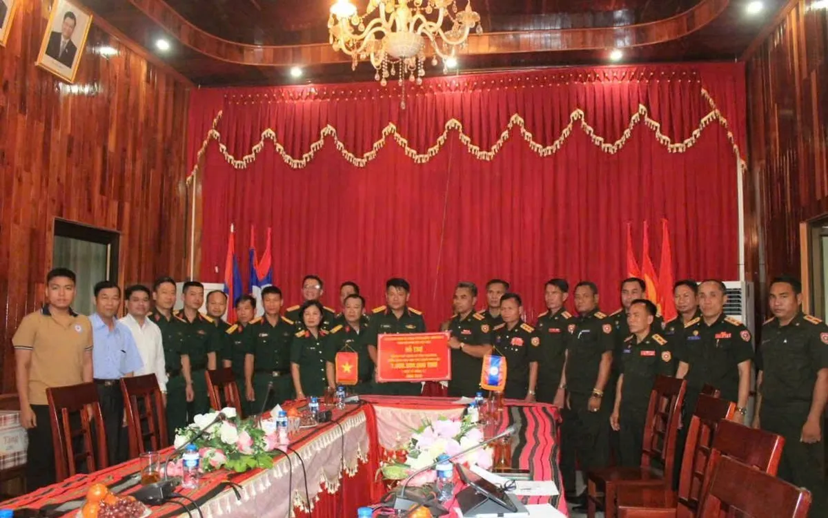 Bộ CHQS thành phố Đà Nẵng hỗ trợ 1,5 tỷ đồng cho lực lượng vũ trang Lào, góp phần vun đắp tình hữu nghị, đoàn kết đặc biệt Việt- Lào.