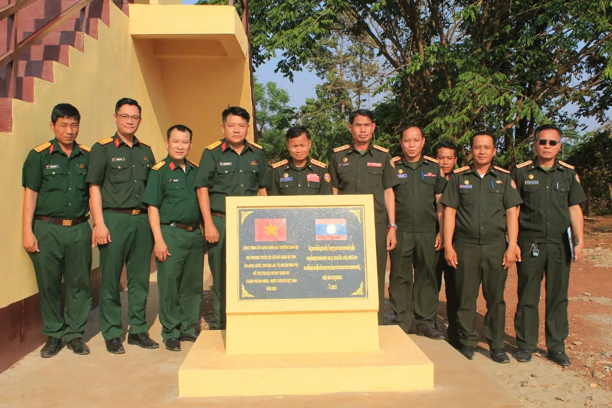 Thắt chặt tình hữu nghị Việt - Lào từ những hành động sẻ chia - Ảnh 3.