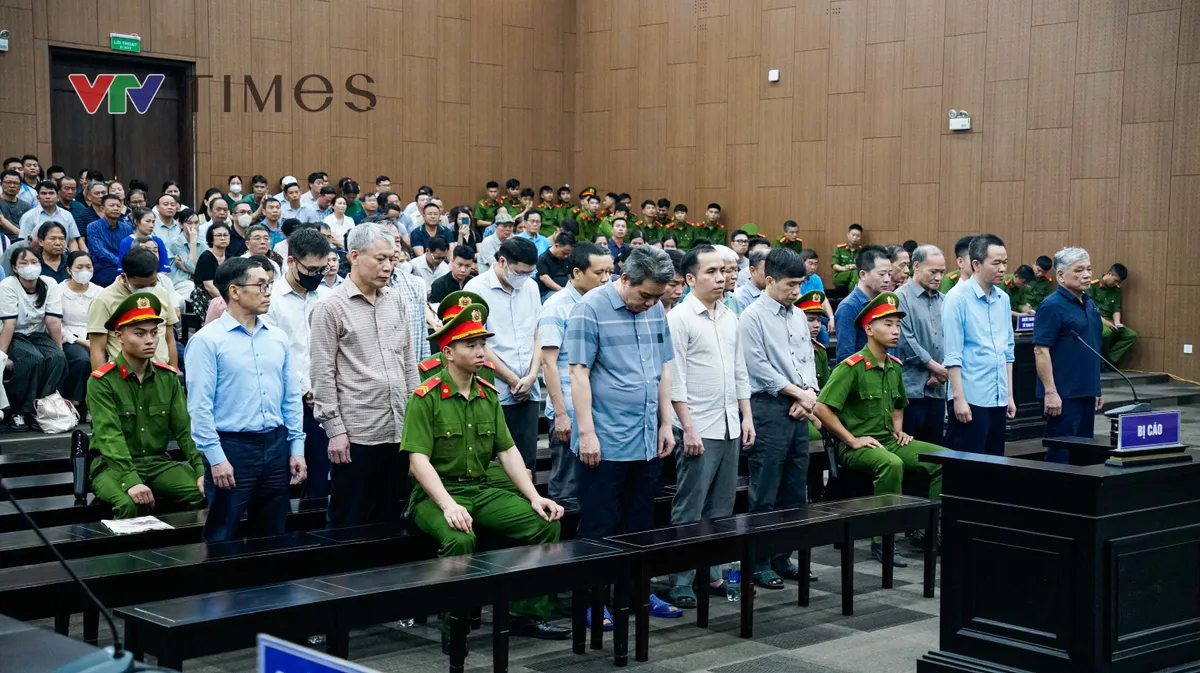 Cựu thứ trưởng Hoàng Văn Thắng bị tuyên phạt 4 năm 6 tháng tù - Ảnh 2.