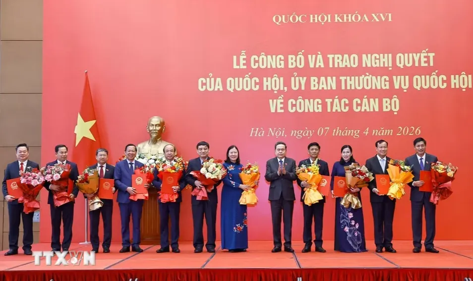 Chủ tịch Quốc hội Trần Thanh Mẫn dự Lễ c&ocirc;ng bố v&agrave; trao Nghị quyết về c&ocirc;ng t&aacute;c c&aacute;n bộ - Ảnh 3.