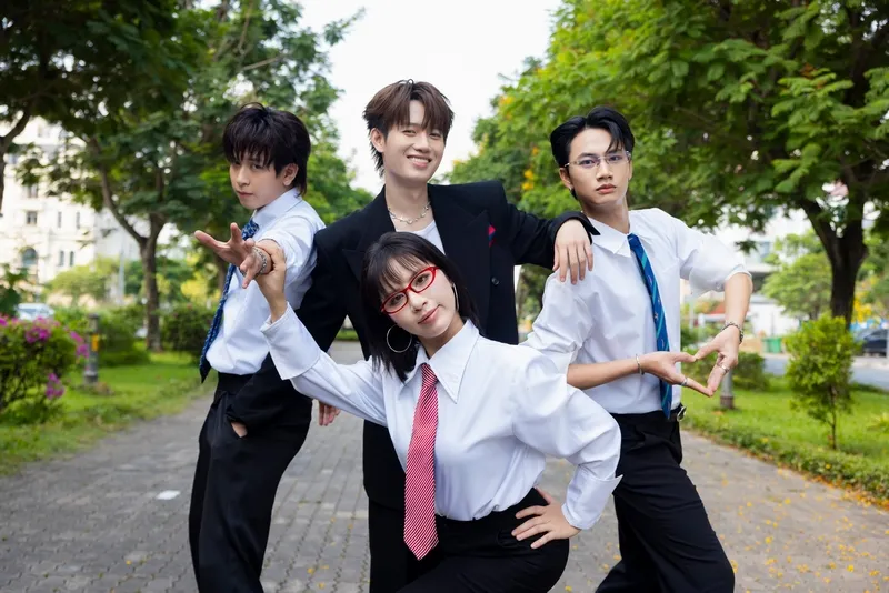 C&aacute;c diễn vi&ecirc;n Lật mặt 8 đ&oacute;ng MV phong c&aacute;ch Gen Z của Hồ Đ&ocirc;ng Quan - Ảnh 2.