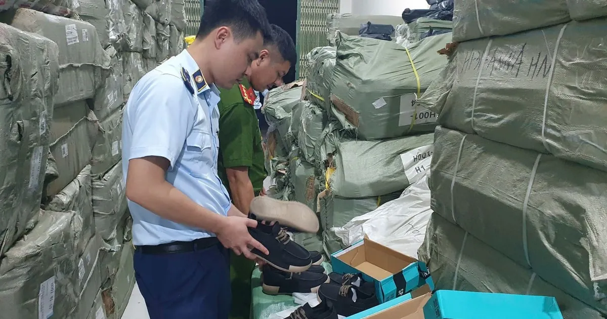 Hưng Y&ecirc;n: Tạm giữ hơn 10.000 đ&ocirc;i gi&agrave;y kh&ocirc;ng r&otilde; nguồn gốc- Ảnh 1.