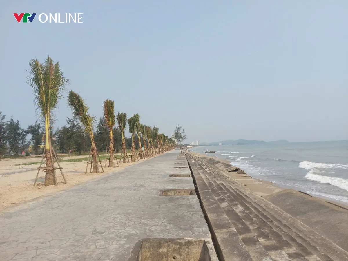 Đẩy nhanh tiến độ xây dựng 15 điểm tắm tráng dọc bãi biển lớn nhất Nghệ An phục vụ khách du lịch - Ảnh 7.