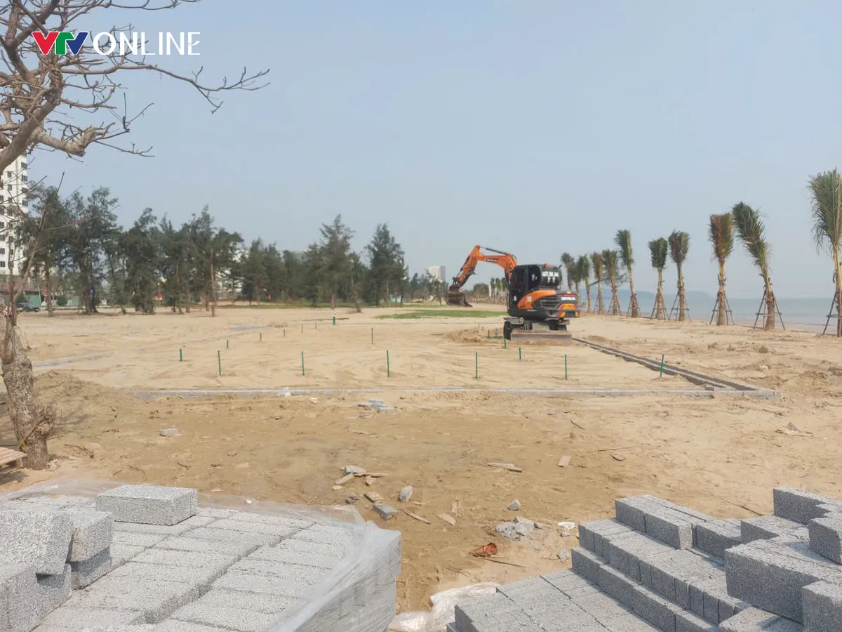 Đẩy nhanh tiến độ xây dựng 15 điểm tắm tráng dọc bãi biển lớn nhất Nghệ An phục vụ khách du lịch - Ảnh 1.