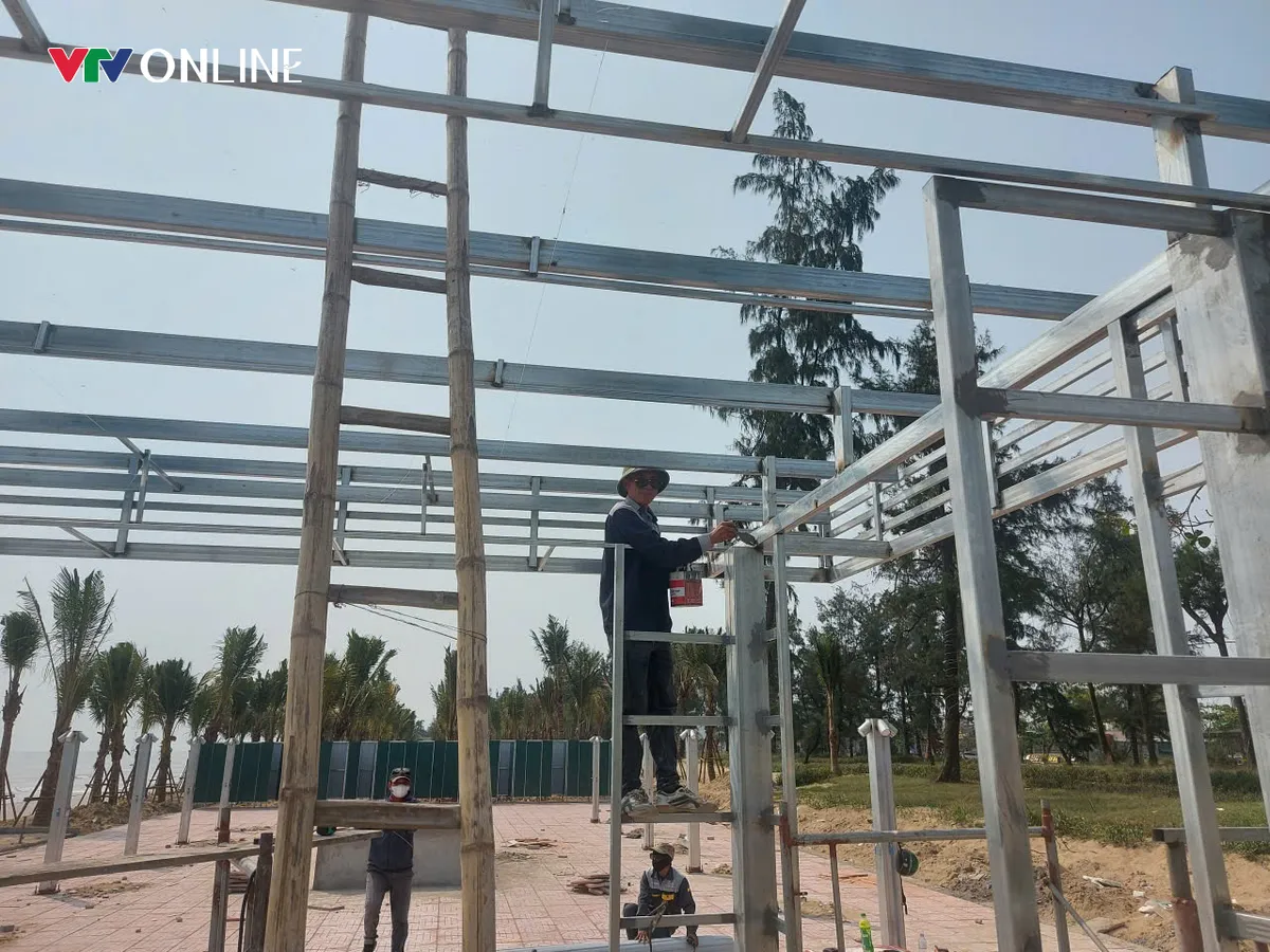 Đẩy nhanh tiến độ xây dựng 15 điểm tắm tráng dọc bãi biển lớn nhất Nghệ An phục vụ khách du lịch - Ảnh 6.