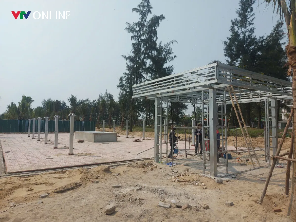 Đẩy nhanh tiến độ xây dựng 15 điểm tắm tráng dọc bãi biển lớn nhất Nghệ An phục vụ khách du lịch - Ảnh 3.