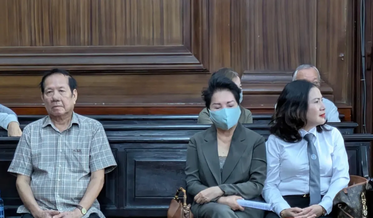 Mở phiên tòa vụ "đất vàng" Bến Vân Đồn: 22 bị cáo hầu tòa- Ảnh 1. Mở phiên tòa vụ "đất vàng" Bến Vân Đồn: 22 bị cáo hầu tòa- Ảnh 1.