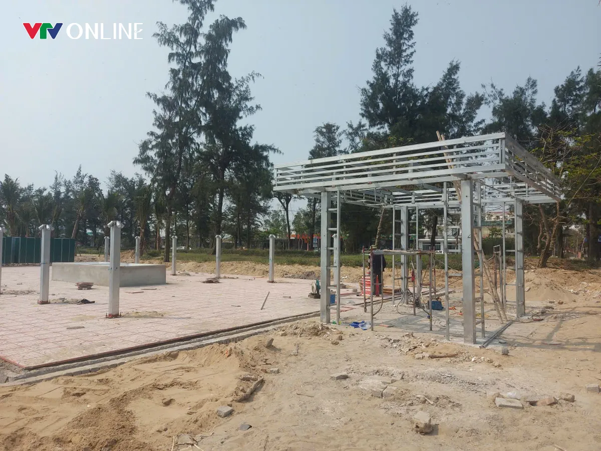 Đẩy nhanh tiến độ xây dựng 15 điểm tắm tráng dọc bãi biển lớn nhất Nghệ An phục vụ khách du lịch - Ảnh 5.