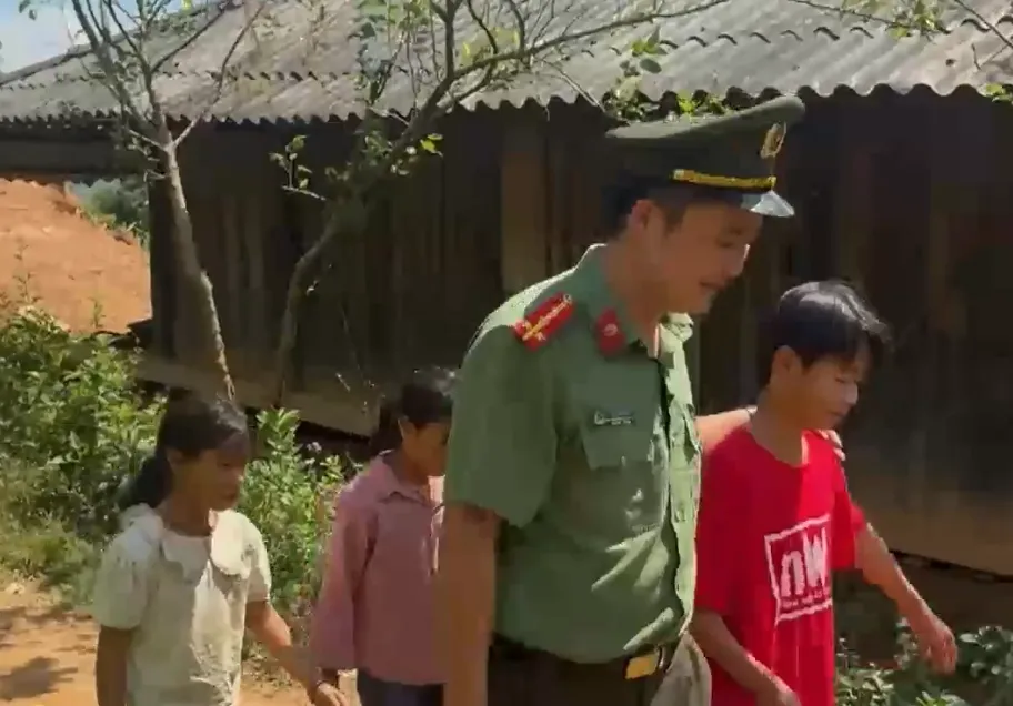 Người cha nu&ocirc;i đặc biệt v&agrave; h&agrave;nh tr&igrave;nh thắp s&aacute;ng niềm tin nơi đại ng&agrave;n- Ảnh 2.