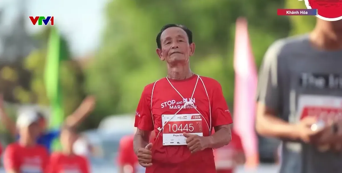 Cụ ông 80 tuổi bền bỉ chạy bộ, lan tỏa lối sống tích cực - Ảnh 1.