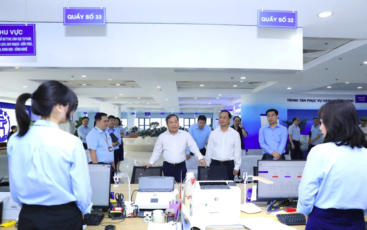 Chủ tịch TP H&agrave; Nội: Kh&ocirc;ng để ph&aacute;t sinh trung gian trong vận h&agrave;nh Trung t&acirc;m h&agrave;nh ch&iacute;nh c&ocirc;ng - Ảnh 2.
