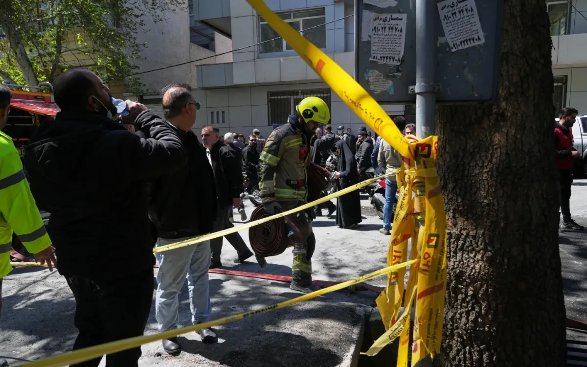 Phần giáo đường Khorasaniha và khu dân cư ở Tehran, Iran, bị phá hủy do trúng không kích ngày 7/4/2026. (Ảnh: AP)