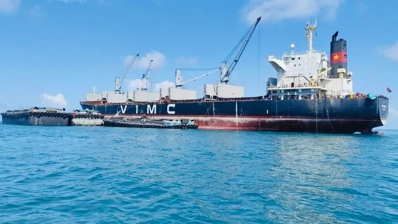 Huy động th&ecirc;m t&agrave;u vận tải cỡ lớn chở dầu từ Vịnh Ba Tư về Việt Nam- Ảnh 1.