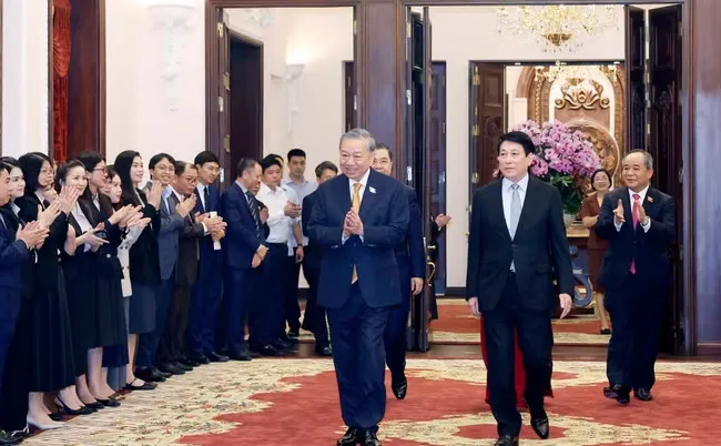 Tổng B&iacute; thư, Chủ tịch nước T&ocirc; L&acirc;m gặp mặt c&aacute;n bộ, nh&acirc;n vi&ecirc;n Văn ph&ograve;ng Chủ tịch nước - Ảnh 2.