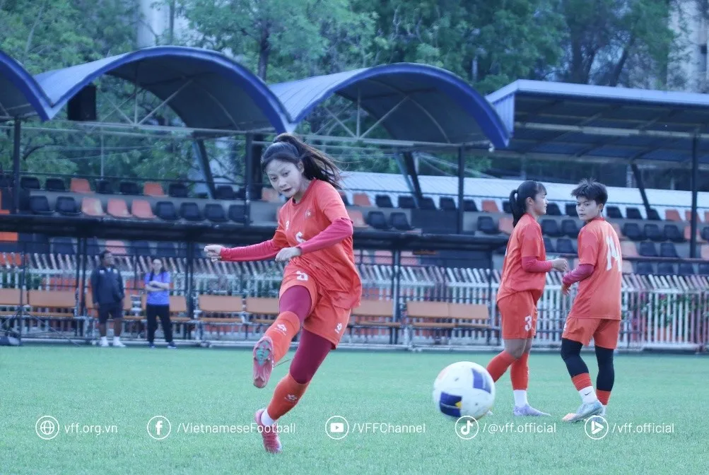 U20 nữ Việt Nam dồn lực cho "trận cầu sinh tử" với Bangladesh- Ảnh 1.