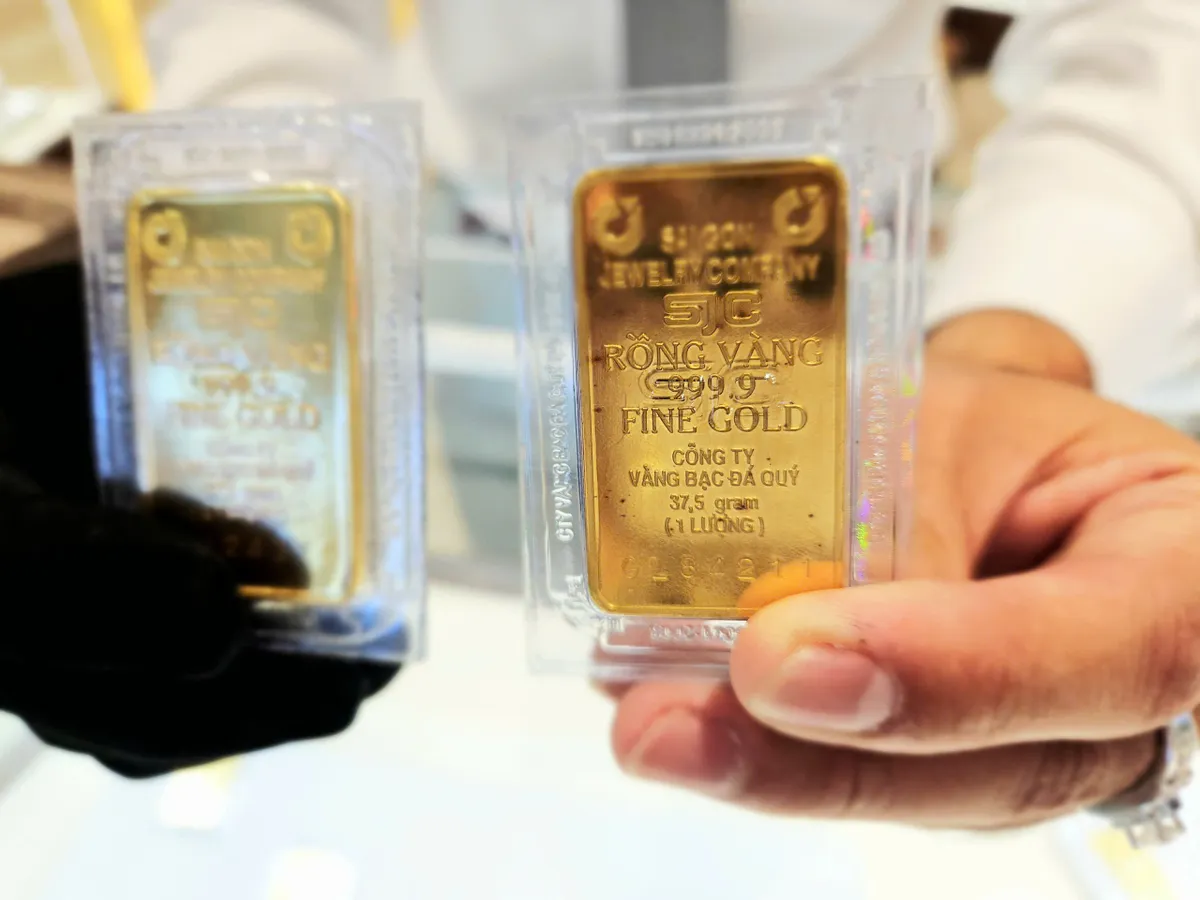 Giá vàng nhẫn trơn Bảo Tín Minh Châu thấp hơn nhiều so với vàng miếng SJC- Ảnh 1. Giá vàng nhẫn trơn Bảo Tín Minh Châu thấp hơn nhiều so với vàng miếng SJC- Ảnh 1.