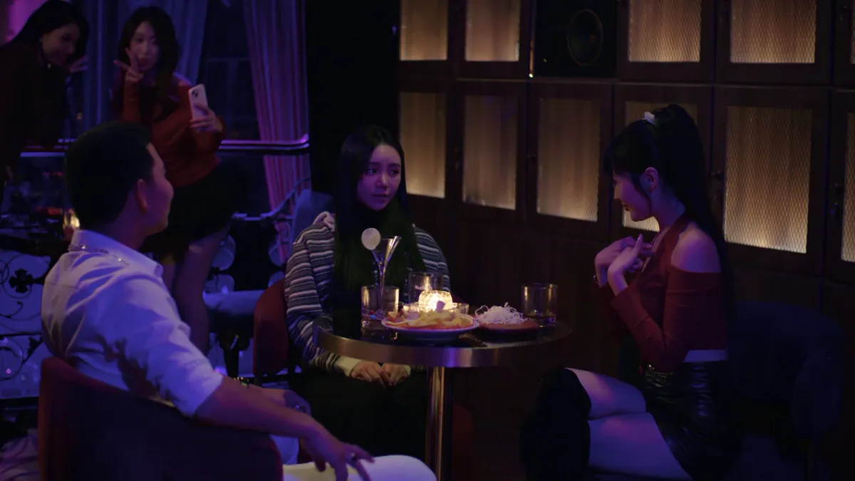 Bước ch&acirc;n v&agrave;o đời - Tập 20: Trang t&igrave;m c&aacute;ch 'đẩy thuyền' L&acirc;m với chị Thương- Ảnh 1.