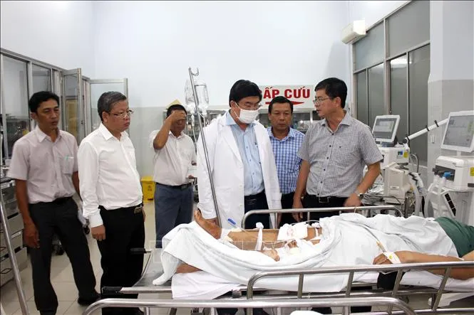 Vụ xe khách lao xuống vực ở Lâm Đồng: Tình hình cứu chữa các nạn nhân tại bệnh viện- Ảnh 1. Vụ xe khách lao xuống vực ở Lâm Đồng: Tình hình cứu chữa các nạn nhân tại bệnh viện- Ảnh 1.