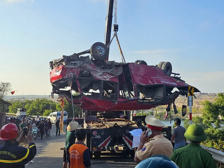 Xe khách lao xuống vực ở Lâm Đồng: Xe từng kiểm định 2 lần trong ngày mới đạt - Ảnh 3.