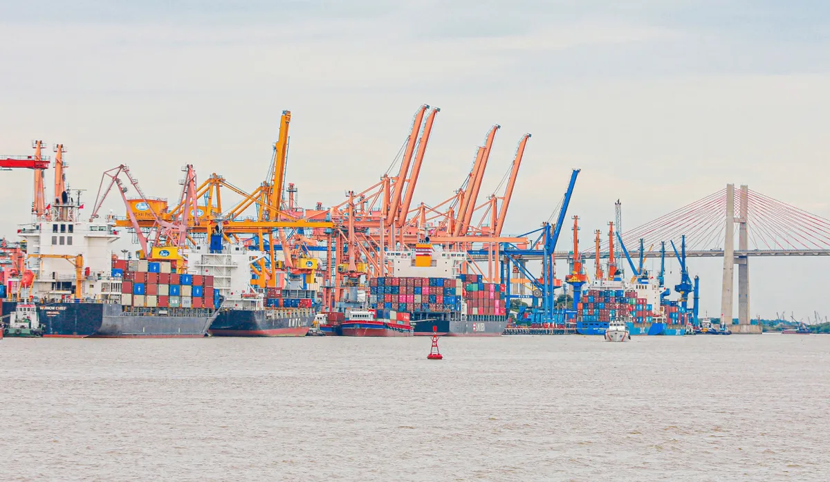 Ch&iacute;nh thức "x&oacute;a" h&agrave;ng loạt ph&iacute; h&agrave;ng hải, thủy nội địa từ ng&agrave;y 7/4 - Ảnh 1.