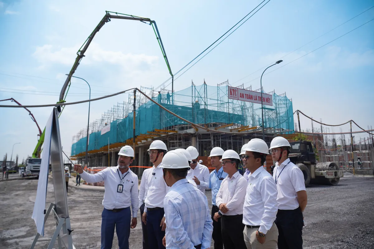 Doanh nghiệp tăng tốc cấp sổ hồng tạo niềm tin bền vững cho thị trường - Ảnh 1.