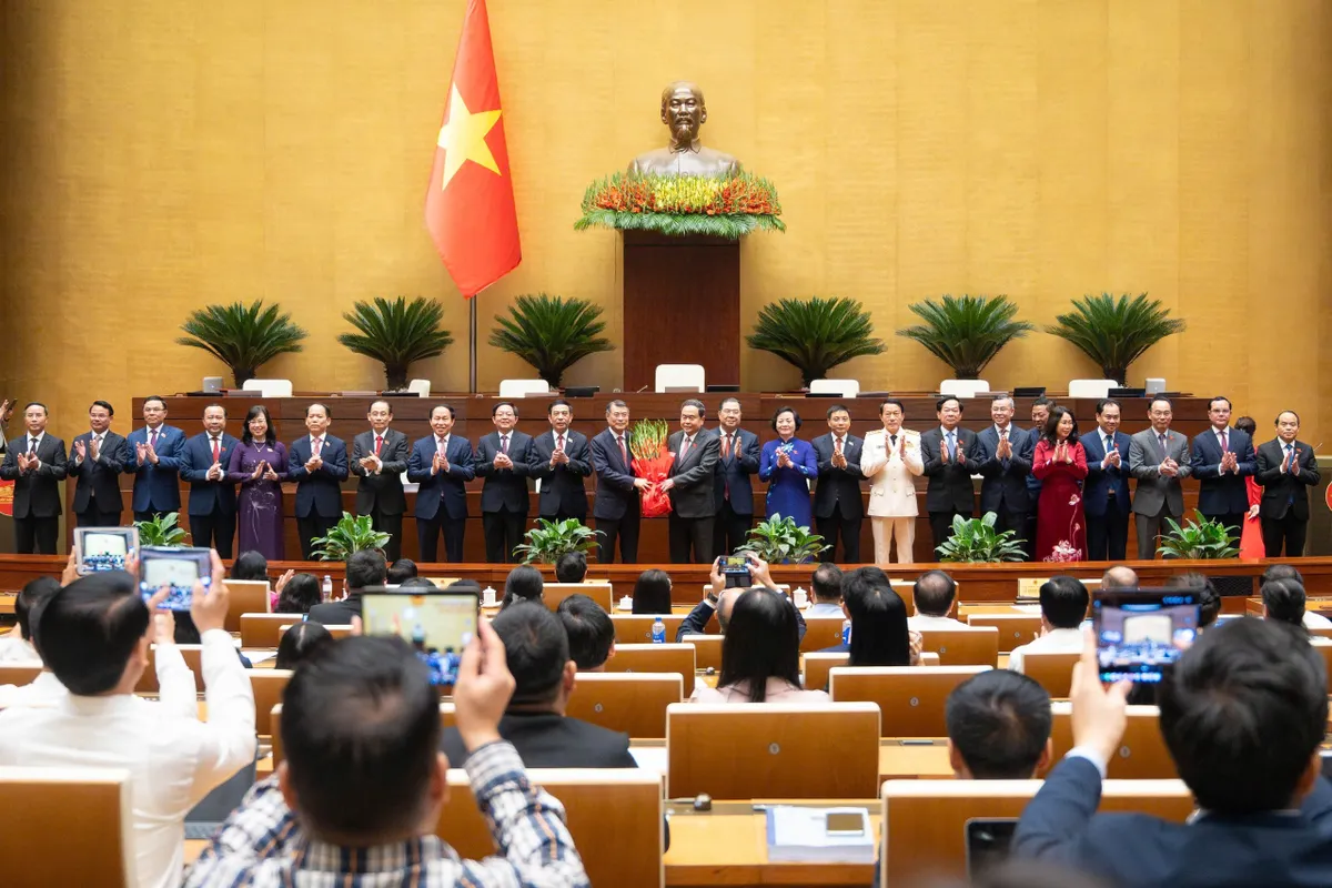 Quốc hội phê chuẩn việc bổ nhiệm các Phó Thủ tướng, Bộ trưởng, thành viên Chính phủ - Ảnh 2.