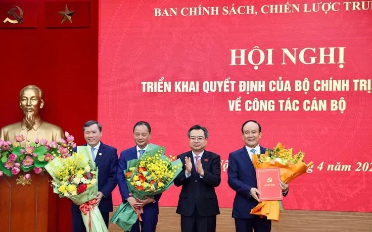 Bộ Chính trị, Ban Bí thư về công tác cán bộ, trong đó bổ nhiệm, phân công 3 đồng chí giữ chức Phó Trưởng Ban - Ảnh: VGP