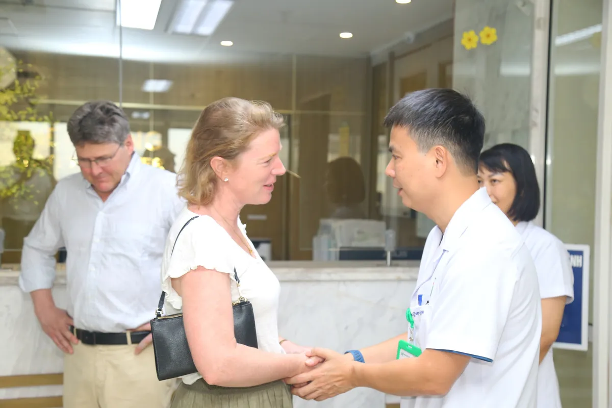 Tri ân gia đình cô gái người Anh hiến tạng cứu sống 3 người Việt - Ảnh 2.