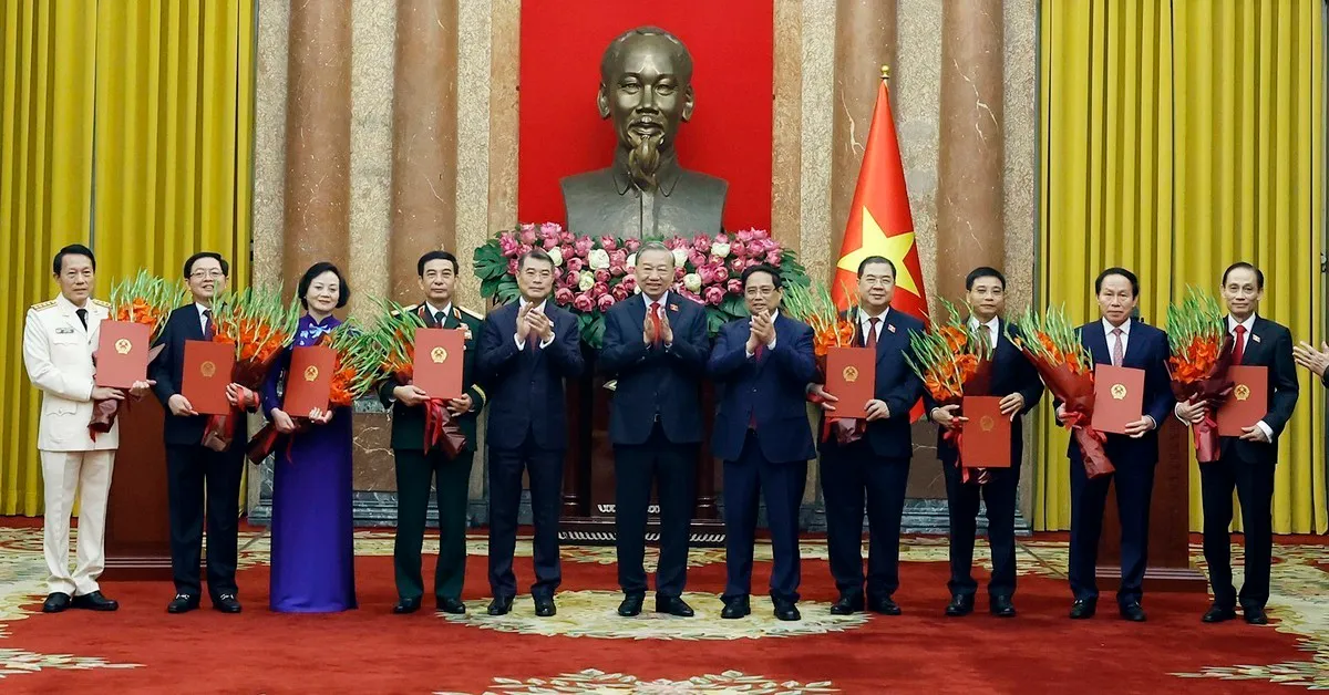 Trao quyết định bổ nhiệm nhân sự Chính phủ nhiệm kỳ mới, nhấn mạnh yêu cầu kiến tạo môi trường phát triển- Ảnh 1. Trao quyết định bổ nhiệm nhân sự Chính phủ nhiệm kỳ mới, nhấn mạnh yêu cầu kiến tạo môi trường phát triển- Ảnh 1.