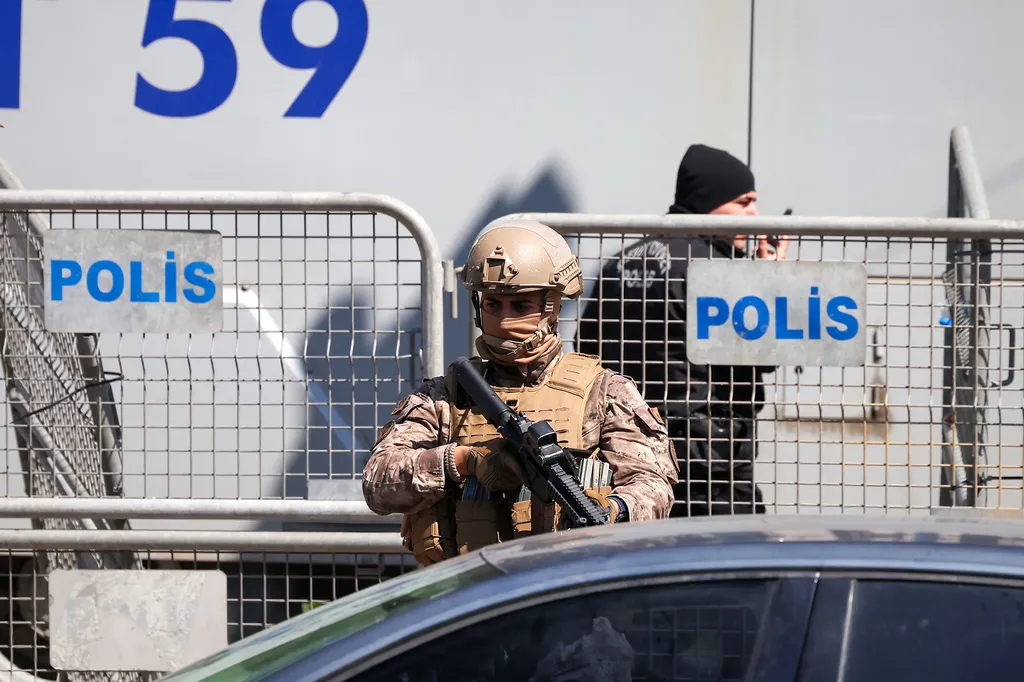 Tấn c&ocirc;ng khủng bố nhằm v&agrave;o t&ograve;a nh&agrave; c&oacute; L&atilde;nh sự qu&aacute;n Israel tại Thổ Nhĩ Kỳ- Ảnh 1.