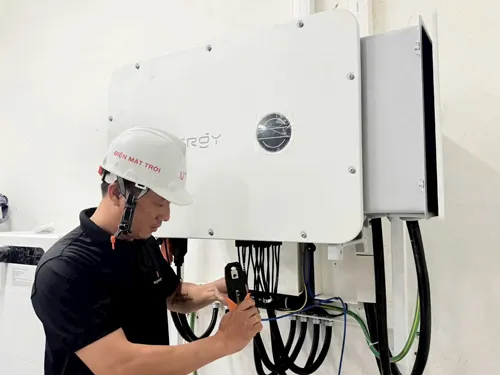 Lắp điện mặt trời kèm pin: Cần được hỗ trợ- Ảnh 1. Lắp điện mặt trời kèm pin: Cần được hỗ trợ- Ảnh 1.