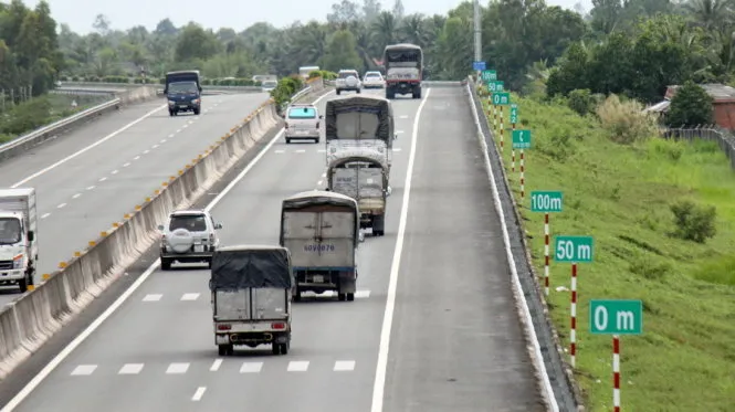 Quy tắc giữ khoảng c&aacute;ch an to&agrave;n tr&ecirc;n cao tốc: Đơn giản nhưng dễ bị bỏ qua- Ảnh 1.