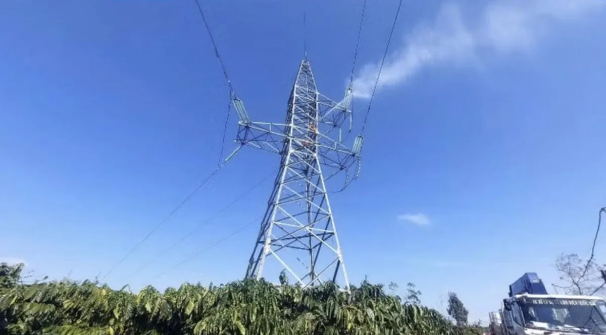 Bảo đảm vận h&agrave;nh lưới điện truyền tải ổn định, an to&agrave;n trong cao điểm m&ugrave;a kh&ocirc;- Ảnh 3.