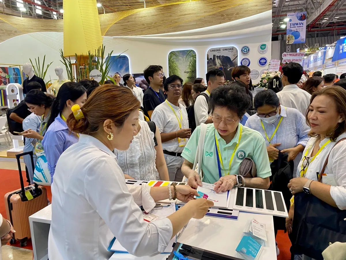 Dệt may tìm đường đa dạng hóa thị trường- Ảnh 2. Dệt may tìm đường đa dạng hóa thị trường- Ảnh 2.