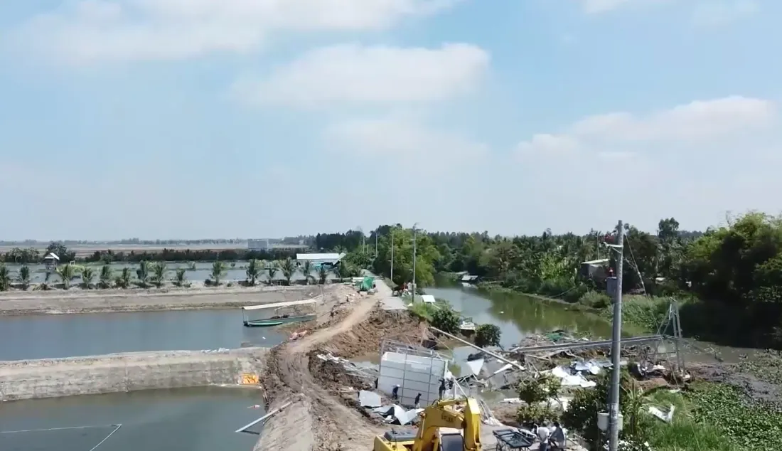 Khẩn trương khắc phục sạt lở k&ecirc;nh T&acirc;n Th&agrave;nh (Đồng Th&aacute;p) - Ảnh 1.