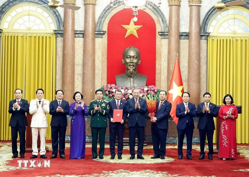 Tổng Bí thư, Chủ tịch nước Tô Lâm trao Quyết định bổ nhiệm các thành viên Chính phủ nhiệm kỳ 2026-2031 - Ảnh 1.