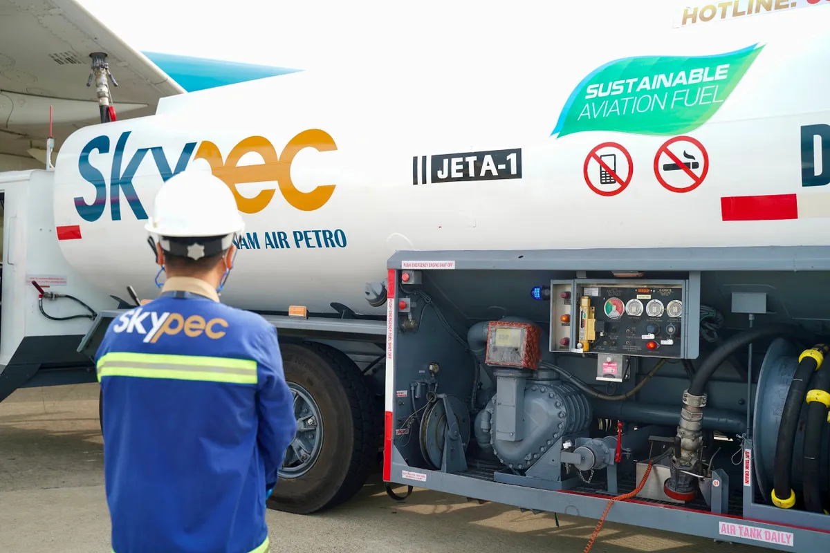 Hàng không Việt Nam tiến tới Net Zero: Thách thức hạ tầng và áp lực chi phí nhiên liệu - Ảnh 1.