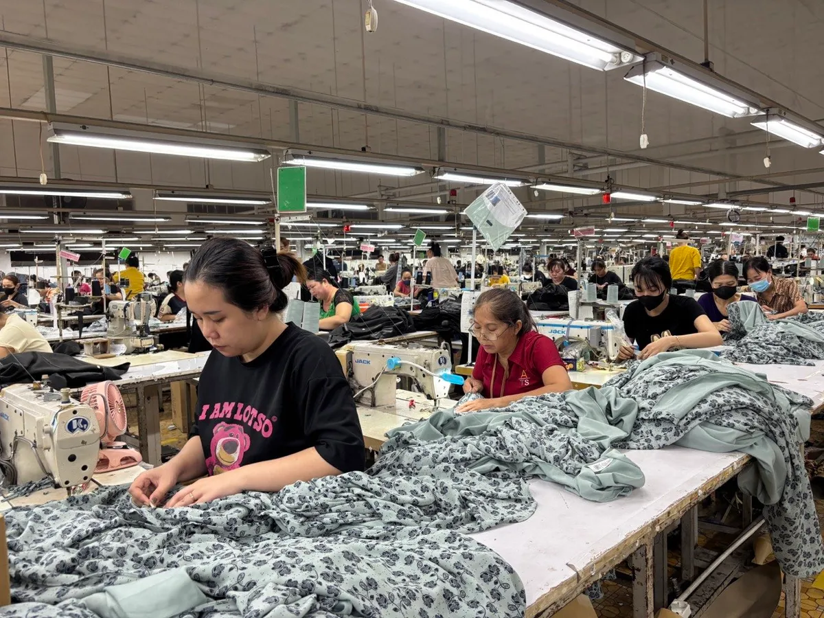 Dệt may tìm đường đa dạng hóa thị trường- Ảnh 1. Dệt may tìm đường đa dạng hóa thị trường- Ảnh 1.