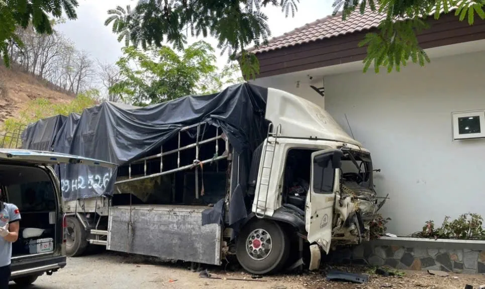 Lâm Đồng: Xe tải lao xuống vực ở núi Tà Zôn, 3 người tử vong - Ảnh 1.