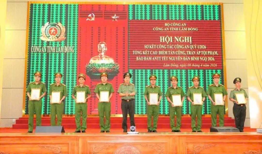Bộ Công an thưởng nóng các đơn vị phá án xuất sắc tại Lâm Đồng - Ảnh 1.