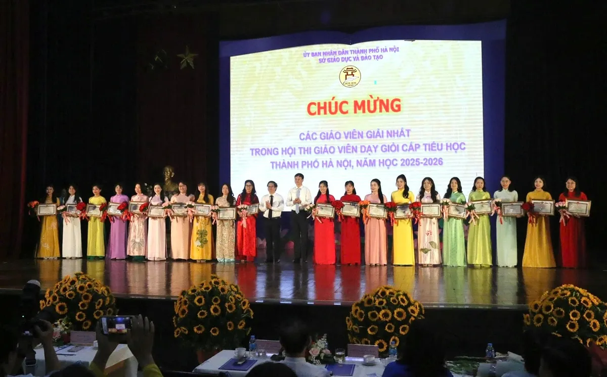 H&agrave; Nội tuy&ecirc;n dương 182 gi&aacute;o vi&ecirc;n tiểu học dạy giỏi cấp th&agrave;nh phố - Ảnh 1.
