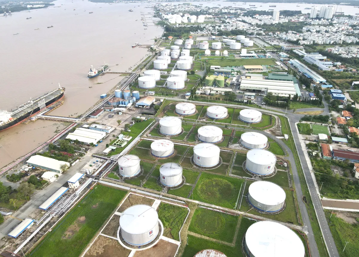 Gi&aacute; xăng dầu thế giới leo thang, Việt Nam nỗ lực giữ vững ổn định kinh tế vĩ m&ocirc;- Ảnh 1.