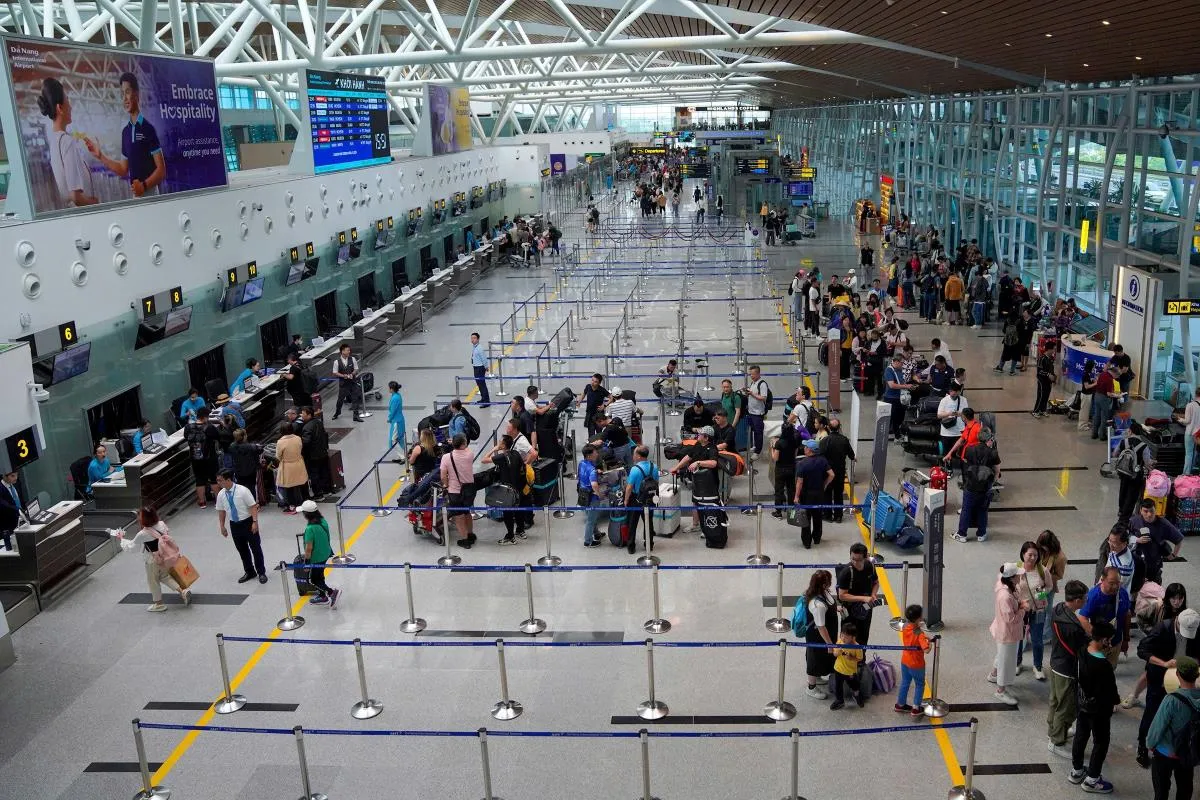 S&acirc;n bay Đ&agrave; Nẵng th&iacute; điểm lối đi ri&ecirc;ng cho kh&aacute;ch d&ugrave;ng VneID từ 10/4 - Ảnh 2.